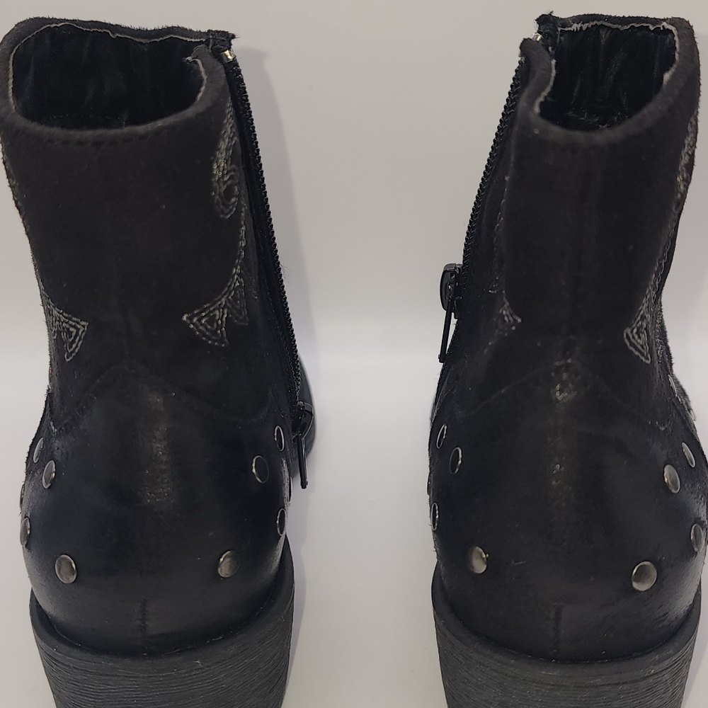 boots - Picture 2 of 5